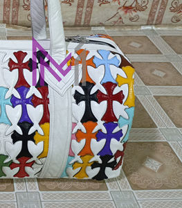 Bolsa de Compras Moderna con Textura Cruzada y Parches, Cierre de Cremallera y Correa Ajustable - Alta Calidad - Product Image 6