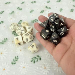 Jeu de dés en corne d'os de buffle Art déco fabriqués à la main sur mesure OEM | Dés RPG 7 pièces noir blanc | Jeu de table Wedding Get Well DnD - Product Image 3