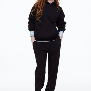 กางเกงวิ่งสไตล์ฮิปฮอปสำหรับผู้หญิงเสื้อใส่เล่นโยคะสตรีทเสื้อกีฬาแขนยาวพิมพ์ลายโลโก้แบบเรียงซ้อนกัน - Product Image 2