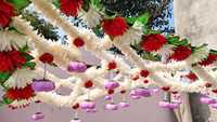 Kanopi bunga pengantin tradisional Jasmine Phoolon Ki ChadarPurple Ranunculus pernikahan pengantin India Pakistan Punjabi pernikahan