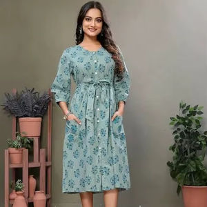 Robe indienne de voyage et de bureau en coton fait main pour femme robe d'été à imprimé floral tenue décontractée pour fille cadeau personnalisé - Product Image 1