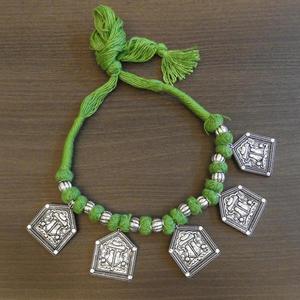 Jeweljunk Trendy Tribal Necklace 1111503J Hilo verde plateado 1111503J Número de latón Forma de corazón Hoja de caja para suéteres - Product Image 1