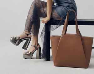 Sac à main pour ordinateur portable en cuir marron vintage pour femme, grand sac à bandoulière de travail résistant à l'eau, sacoche structurée minimaliste - Product Image 1