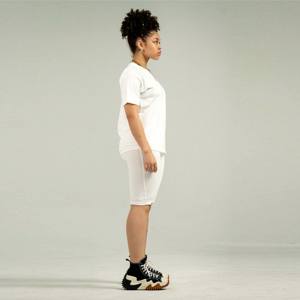Ensemble short et t-shirt de motard à la mode pour femmes-Vêtements de sport deux pièces idéaux pour se prélasser, s'entraîner et tenues décontractées - Product Image 2