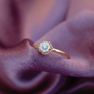 แหวนทอง18K สีเหลืองของผู้หญิง IGI ได้รับการรับรองว่ามีน้ำหนักเบาแหวนเพชรธรรมชาติทรงกลมระยะประชิด - Product Image 2