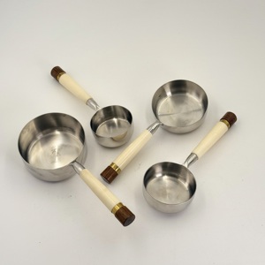 Ensemble de 4 grandes tasses à mesurer pour la pâtisserie, poudre de lait, cuillère à mesurer en acier inoxydable avec manche en bois et en résine - Product Image 2