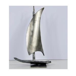 Escultura contemporánea de aluminio fundido que muestra un diseño refinado, energía creativa e impacto estético duradero. - Product Image 6