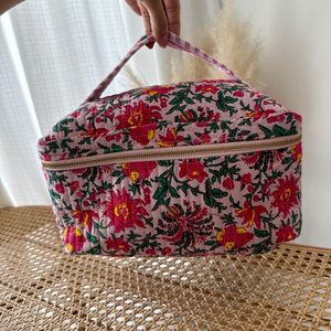 Étui de rangement pour maquillage en coton matelassé vintage Le Souvenirs, résistant à l'eau, avec fermeture à glissière, motif floral - Product Image 2