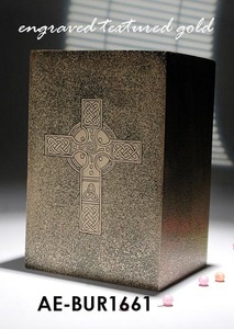 Urne funéraire cubique en laiton brossé avec appliques croisées cendres humaines durables élégantes et écologiques mémorial moderne - Product Image 2