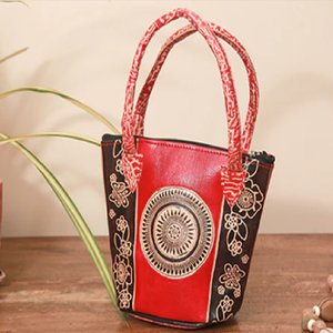 กระเป๋าถือขนาดเล็กกะทัดรัดและน่ารักพร้อมด้ามจับสีน้ำตาลตัดกันเหมาะสำหรับสิ่งจำเป็นขนาดเล็กในราคาขายส่ง - Product Image 4