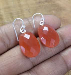 Boucles d'oreilles pendantes artisanales en argent sterling plaqué or avec cornaline rouge, bijoux de pierre de naissance d'août, élégant cadeau de fête pour femme - Product Image 4