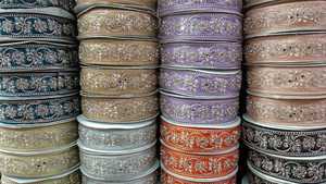 Tela Brocada de Encaje Bordado de Lujo Hecha a Medida con Pedrería, 100% Algodón, Anti-UV, Diseñada para Agregar un Toque Radiante - Product Image 3