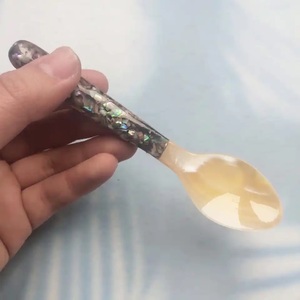 Otras cucharas de Pearl aviar, atomizadas - Product Image 3