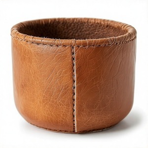 Maceta de cuero hecha a mano en tamaño mini hecha para mezclar textura funcional y atractivo orgánico en una forma sutil de soporte para plantas - Product Image 6