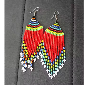 Boucles d'oreilles ethniques en perles de rocaille brodées, style bohème, faites à la main, personnalisées, avec pompons pour femmes - Product Image 1