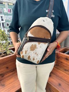 Venta caliente pelo en cuero de vaca al aire libre solo hombro pecho bolsa personalizada cuero genuino ciclismo deportes Sling Bag para Unisex - Product Image 2