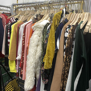 Ropa Usada en Pacas Surtidas: Jeans para Hombre, Tops, Chaquetas para Mujer, Gorras Unisex, Ropa Mixta para Tiendas de Ropa Familiar al por Mayor - Product Image 1