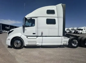 Camión Pesado CLW VNL64T860 Usado 2023-2025 en Venta, Diésel, Estándar de Emisiones Euro 6, Tracción 8x4, Transmisión Automática, Volante a la Izquierda - Product Image 3