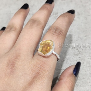 Joyería de piedra cruda Anillo de mujer Citrino natural Piedra preciosa en bruto Piedra NATAL DE NOVIEMBRE Joyería martillada Anillo de plata esterlina 925 - Product Image 4