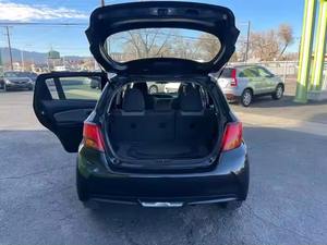 Top offerta 2018 <span class=keywords><strong>Toyota</strong></span> <span class=keywords><strong>YARIS</strong></span> HATCHBACK veicolo nero mano sinistra e guida a destra LHD RHD auto usate per la vendita - Product Image 6