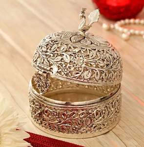 Boîte à bijoux décorative en métal la plus vendue pour conserver des bijoux élégants au design moderne et unique - Product Image 4