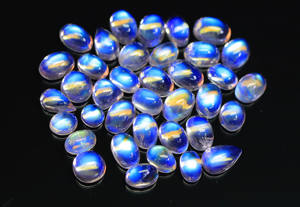 Forma de mezcla de piedras preciosas de piedra lunar arcoíris genuina para hacer joyas, cabujón de piedra lunar arcoíris blanco llamativo azul y tamaño personalizado - Product Image 2