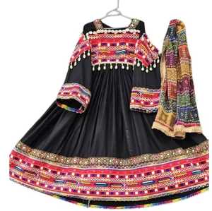 Meilleure qualité robe afghane Kuchi faite à la main pour les femmes robe afghane légère et confortable avec décoration en dentelle à col rond - Product Image 5