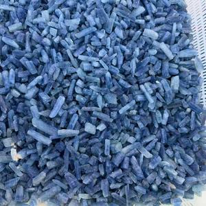 Pierres brutes de kyanite bleue naturelle, petites tailles, copeaux de pierres précieuses brutes pour l'art de la résine, la décoration des ongles et la purification par la guérison par les cristaux Reiki - Product Image 2