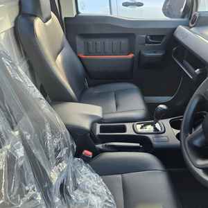 Toyota Hilux Champ Édition Limitée Caméra Électrique Cuir Turbo Aluminium Foncé Alliage Toit Ouvrant Automatique PICKUP Manuel Halogène R17 - Product Image 3