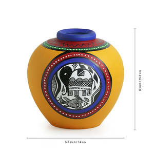 Vase en forme de Matki en terre cuite jaune de 15,2 cm, fait à la main, peint à la main, Madhubani, fabriqué en Inde - Product Image 4