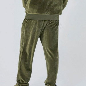 ชุดวอร์มกำมะหยี่ผู้ชายจากโรงงาน รับผลิตตามแบบ พร้อมสกรีนโลโก้ OEM ODM เสื้อฮู้ดดี้ กางเกงจ็อกเกอร์ ทรงเข้ารูป ดีไซน์สำหรับใส่ลำลอง - Product Image 5