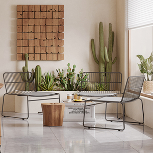 Chaise de bistrot de patio plaquée or à armature en métal de conception moderne compacte et charmante pour les cafés extérieurs ou les petits patios - Product Image 3