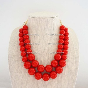 Collier fantaisie court en résine fait main personnalisé au design unique Collier fantaisie en perles épaisses orange Collier multi-résine - Product Image 2