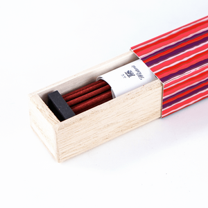Set de Incienso Aromático Kayuragi de Granada, 40 Varillas, Soporte de Madera, Resistente a las Manchas, para Spa en Casa, Musk y Lavanda, en Cajas - Product Image 1