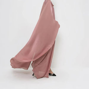 Ensemble Abaya musulman modeste de qualité supérieure OEM de Dubaï, comprenant une Abaya de style kaftan, une robe de dessous et un hijab pour femmes, vente en gros - Product Image 4