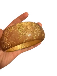 Brazaletes de resina multicolor incrustados florales con toque de cristal para fiestas en el jardín y ropa de primavera a precio mayorista - Product Image 6