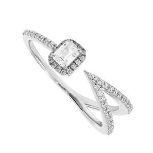 Round And Emerald Diamond <b>Unique</b> Design <b>Engagement</b> <b>Ring</b> For Women - Product Image 2