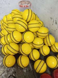 Pelotas de críquet de gran oferta, pelotas de críquet de cuero de uso profesional para adultos disponibles a precio mayorista desde Pakistán - Product Image 5