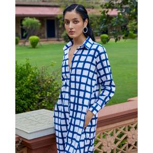 Robe chemise classique indigo à taille basse, décontractée et élégante, ODM, taille unique/XS, respirante, de haute qualité, avec volants unis pour le printemps - Product Image 3