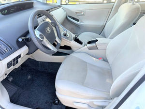 CLEAN 2014 À-yo-ta Pri-us Four - Product Image 6