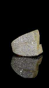 Anillo Unisex de Lujo Personalizado con Letra, Plata de Ley 925, Diamante Moissanita VVS, Diseño Brillante y Moderno para Fiestas - Product Image 3