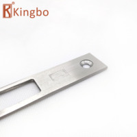 Système de verrouillage brossé de conception classique verrouillant la plaque de gâche SUS304 en acier inoxydable 304 pour la plaque de couverture de porte à battants en aluminium