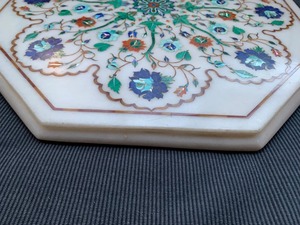 Dessus de table en marbre blanc poli élégant et demandé pour salle à manger ou café et tables centrales disponibles à un prix abordable - Product Image 2