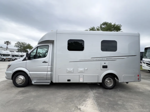 Oferta Especial: Autocaravana de Lujo Usada P_l_e_a_s_u_r_e Way PLATEAU XL XLMD 2018 - Envío a Todo el Mundo - Product Image 2