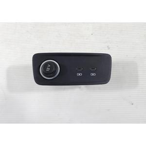 Prise AUX/USB pour Audi Q3 Série (F3B) 575035954 (18>) - Product Image 1