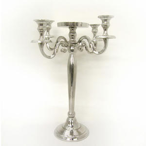 Candelabro Alto de Aluminio Plateado con 5 Globos de Cristal, Diseño Elegante, Centro de Mesa de Lujo para Bodas y Navidad, Hecho a Mano - Product Image 5