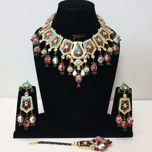 Conjunto de Joyería de Moda Meenakari Rojo y Verde, Gargantilla y Maang Tikka con Pendientes - Product Image 1
