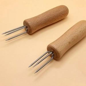 Ensemble de porte-maïs en bois avec des pointes en acier inoxydable tranchantes, outil de consommation de maïs sucré réutilisable, poignée en bois naturel, barbecue - Product Image 5