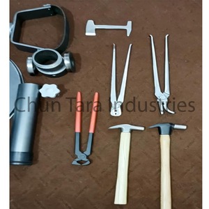 CHUN TARA INDUSTRIES-Ensemble complet d'outils de maréchal-ferrant de haute qualité avec pince à sabot et marteau - Product Image 6