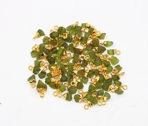 Pendentif en pierre précieuse de péridot brut plaqué or de 4 à 5 mm fait à la main pour la fabrication de bijoux, collier DIY et accessoires d'artisanat - Product Image 5